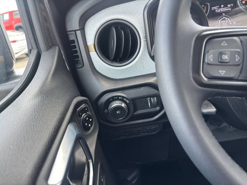 Used 2025 Jeep Wrangler Unlimited Sport AWD/4WD image 32