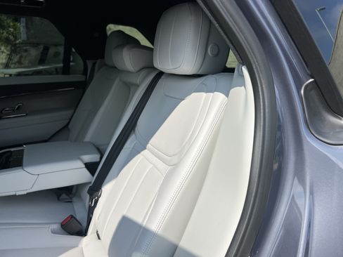 Used 2025 Land Rover Range Rover Sport SE AWD/4WD image 30