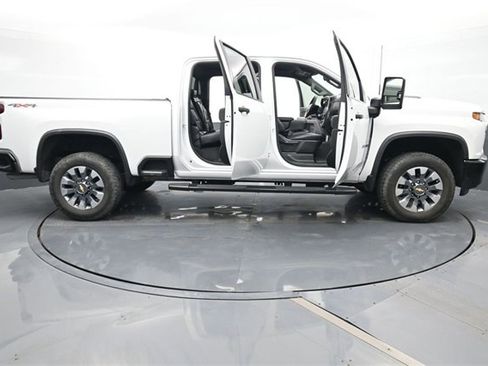 Used 2023 Chevrolet Silverado 2500 Custom w/ Custom Value Package image 32