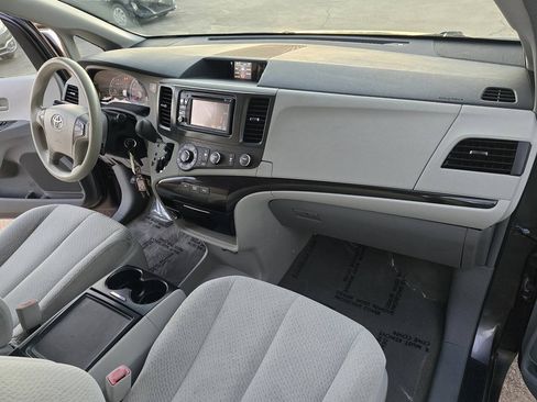 Used 2012 Toyota Sienna LE FWD image 23