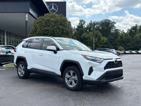 Used 2022 Toyota RAV4 XLE w/ Convenience Package FWD image 1
