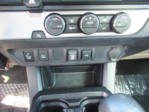 Used 2022 Toyota Tacoma SR5 w/ Technology Package RWD image 27