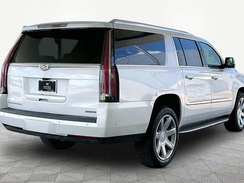 Used 2019 Cadillac Escalade ESV Luxury AWD/4WD image 5