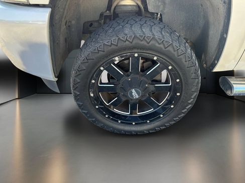 Used 2013 Chevrolet Silverado 1500 LTZ w/ LTZ White Diamond Edition AWD/4WD image 7