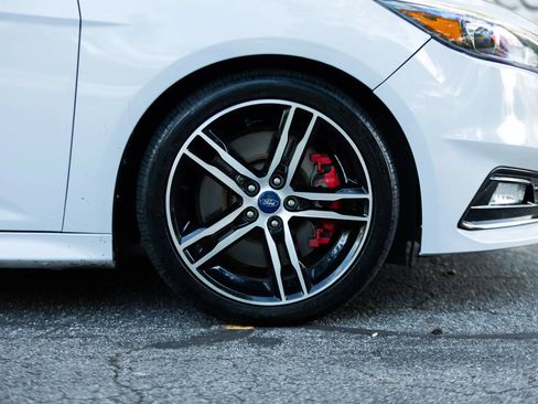 Used 2018 Ford Focus ST w/ Equipment Group 402A FWD image 15