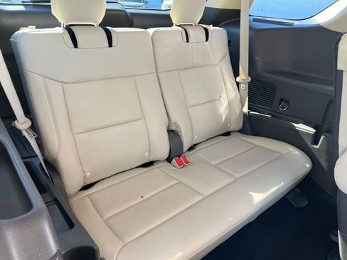 Used 2020 Ford Explorer Platinum w/ Premium Technology Package image 20