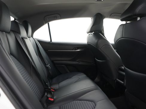 Used 2024 Toyota Camry SE image 12