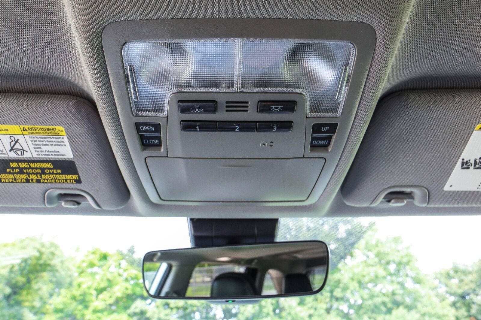 Used 2018 Toyota Highlander XLE AWD/4WD image 36