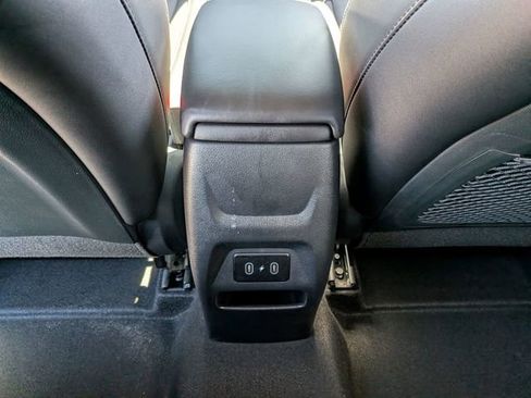 Used 2025 Hyundai Venue Limited FWD image 30