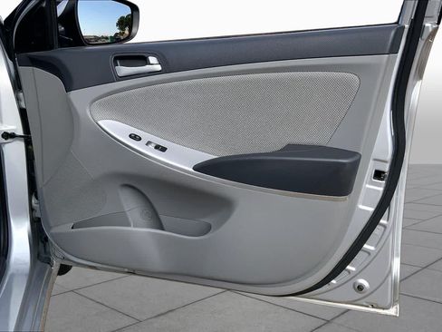 Used 2014 Hyundai Accent GLS FWD image 22