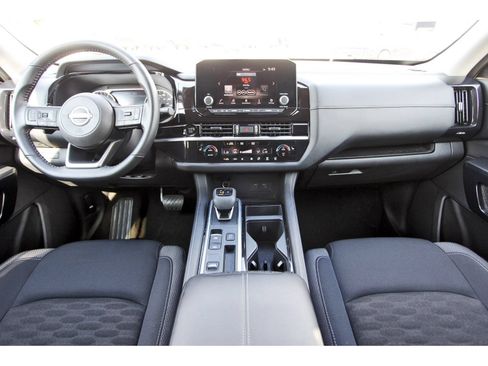 Certified 2025 Nissan Pathfinder SV FWD image 13