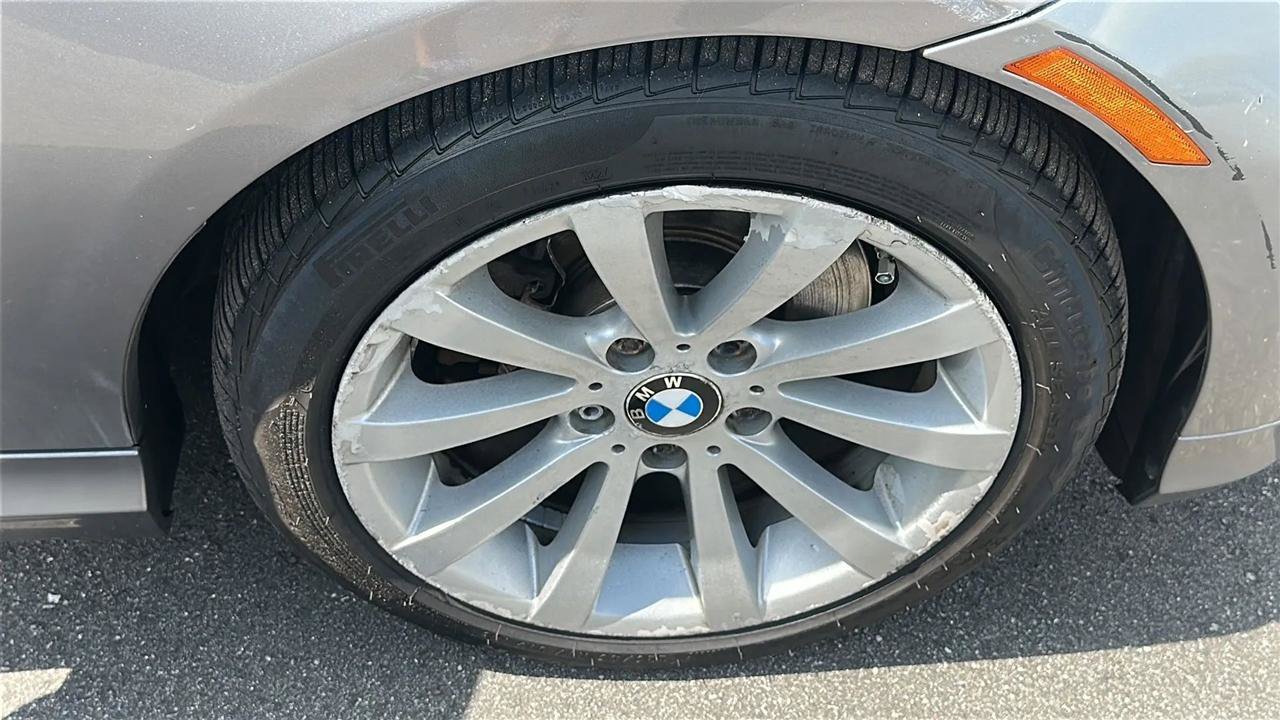 Used 2011 BMW 328i xDrive Sedan AWD/4WD image 18