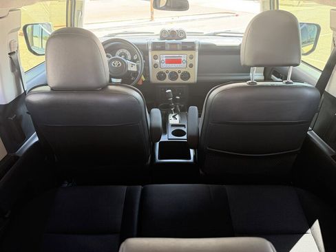 Used 2014 Toyota FJ Cruiser 4WD w/ Upgrade Package image 9