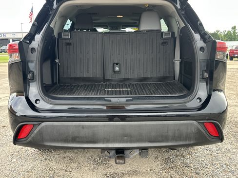 Used 2022 Toyota Highlander XLE FWD image 20