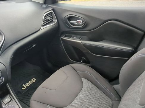 Used 2020 Jeep Cherokee Latitude FWD image 15