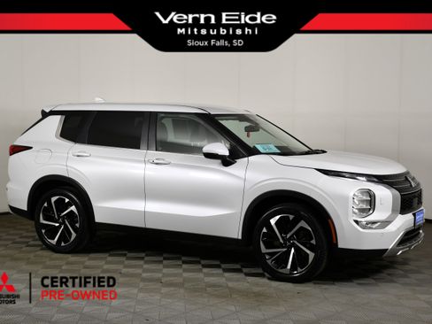 Used 2022 Mitsubishi Outlander SE AWD/4WD image 1
