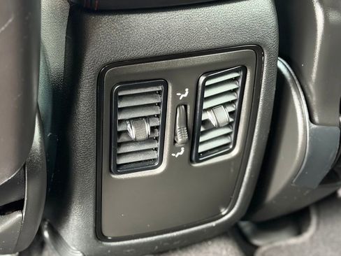 Used 2025 Dodge Durango GT AWD/4WD image 9