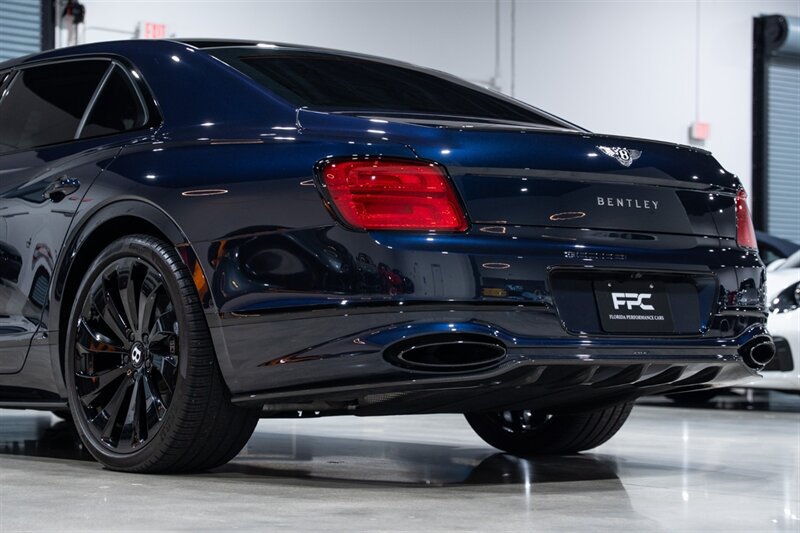 Used 2022 Bentley Flying Spur W12 AWD/4WD image 17