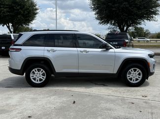 Used 2025 Jeep Grand Cherokee Laredo RWD video 3