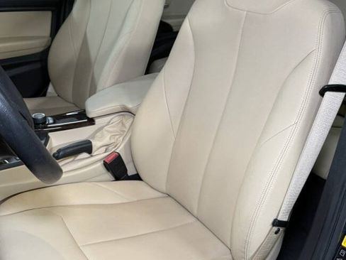 Used 2017 BMW 320i xDrive Sedan AWD/4WD image 10