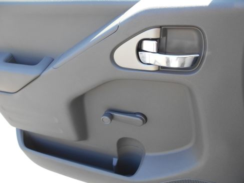 Used 2019 Nissan Frontier S RWD image 5