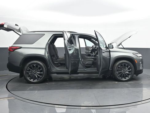 Used 2022 Chevrolet Traverse LT image 26