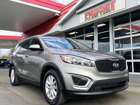 Used 2018 Kia Sorento FWD image 14