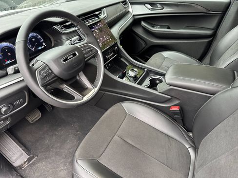 New 2025 Jeep Grand Cherokee L Altitude image 10