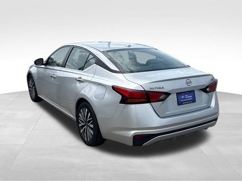 Used 2024 Nissan Altima 2.5 SV FWD image 8