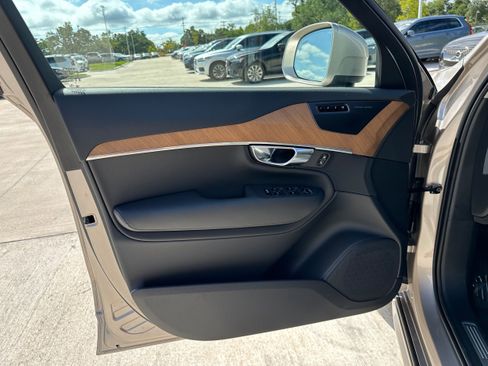 Certified 2025 Volvo XC90 B6 Plus w/ Protection Package Premier AWD/4WD image 16