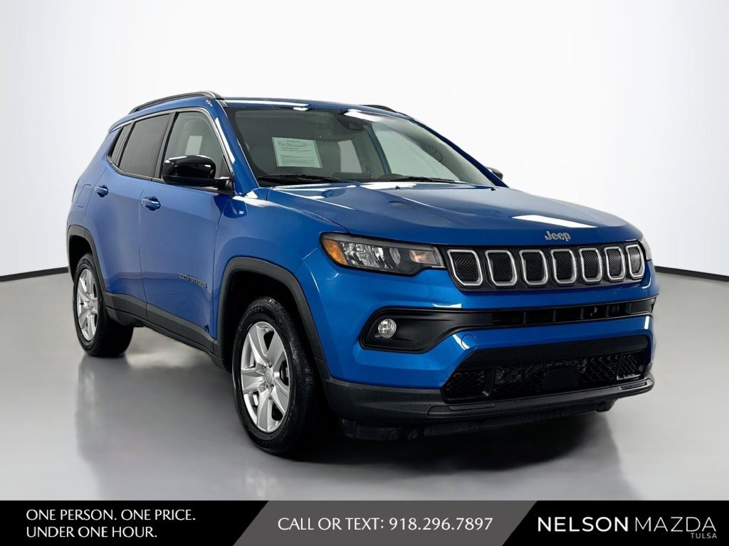 Used 2022 Jeep Compass Latitude w/ Sun and Sound Group AWD/4WD image 3