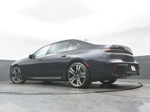 Used 2023 BMW i7 xDrive60 w/ Executive Package 2 image 32