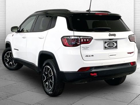 Used 2025 Jeep Compass Trailhawk AWD/4WD image 11