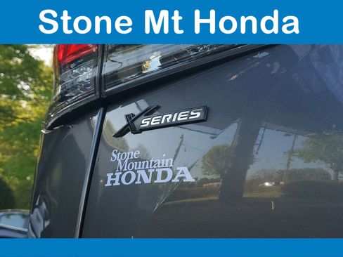 Used 2023 Toyota Highlander XLE FWD image 9