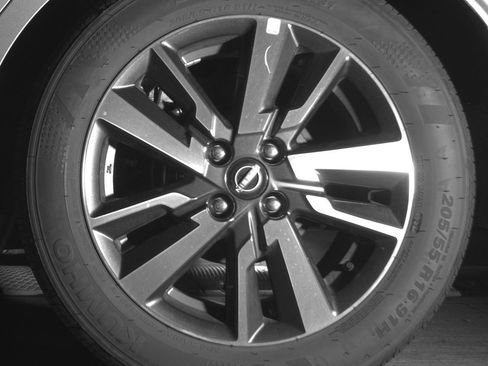 Used 2025 Nissan Versa SV FWD image 14