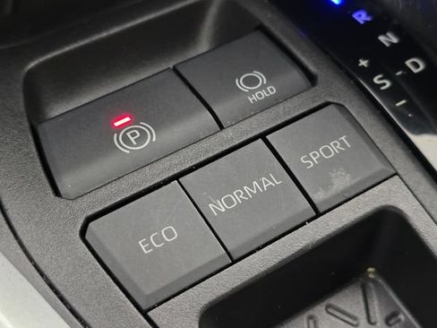 Used 2021 Toyota RAV4 LE w/ Carpet Mat Package (TMS) FWD image 34
