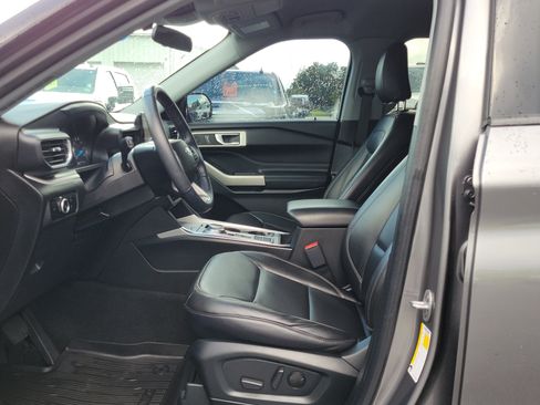 Used 2023 Ford Explorer XLT w/ Equipment Group 202A RWD image 22