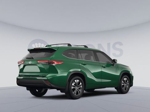 Used 2023 Toyota Highlander XLE image 4