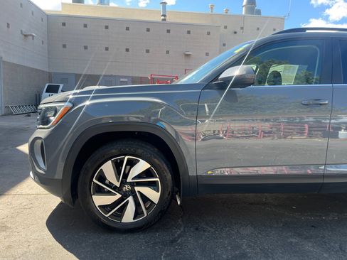 Used 2025 Volkswagen Atlas SE image 9