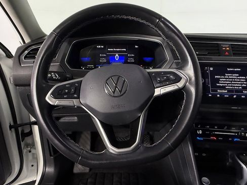 Used 2024 Volkswagen Tiguan SE AWD/4WD image 15