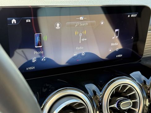 Certified 2025 Mercedes-Benz GLB 250 250 4MATIC image 18