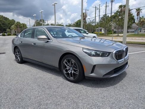 Used 2026 BMW 530i w/ Premium Package RWD image 3