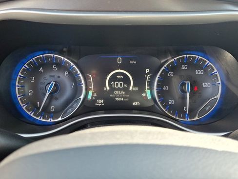 Used 2024 Chrysler Pacifica Touring-L image 20