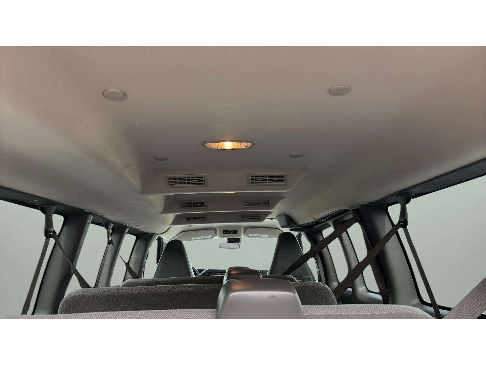 Used 2019 Chevrolet Express 3500 LS w/ Chrome Appearance Package RWD image 10