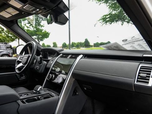 Used 2023 Land Rover Discovery HSE R-Dynamic AWD/4WD image 16