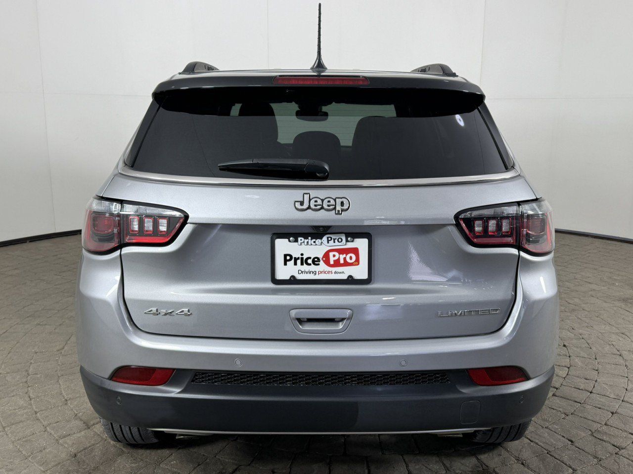 Used 2023 Jeep Compass Limited w/ Mopar Graphics Package AWD/4WD image 7