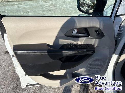 Used 2024 Chrysler Pacifica Touring-L FWD image 14
