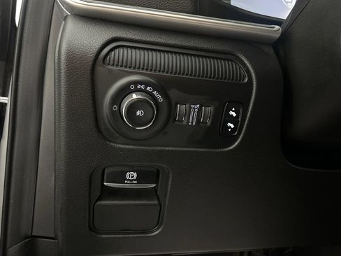 Used 2024 Jeep Wagoneer Series II w/ Flexible Seating Group AWD/4WD image 11