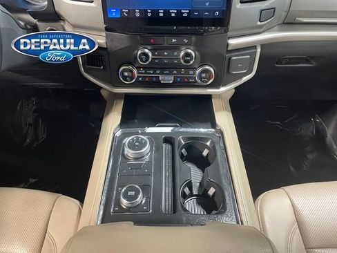 Used 2022 Ford Expedition XLT image 14