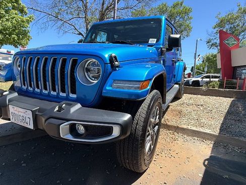 Used 2021 Jeep Wrangler Unlimited Sahara AWD/4WD image 9